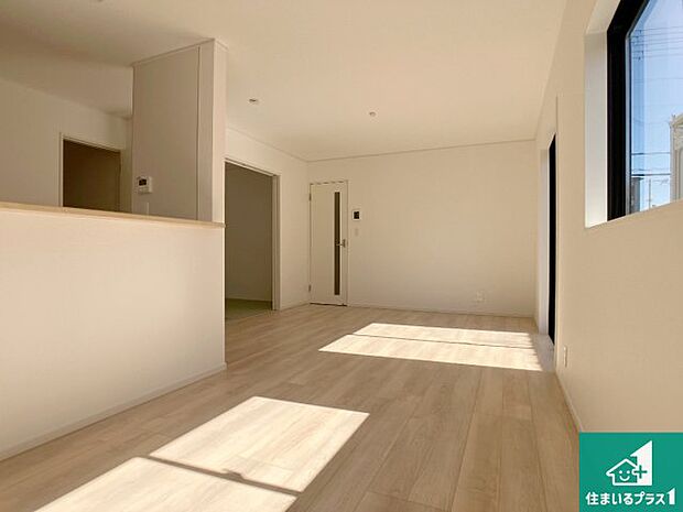 子供を見守りながらお料理が出来るため家族のコミュニケーションか増えます♪スペースが広く確保されている為お子様が大きくなったときは一緒に料理を楽しめます♪