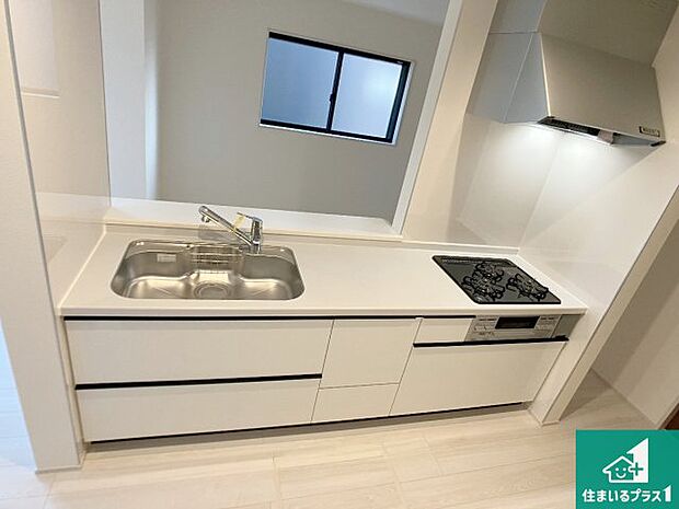 子供を見守りながらお料理が出来るため家族のコミュニケーションか増えます♪スペースが広く確保されている為お子様が大きくなったときは一緒に料理を楽しめます♪