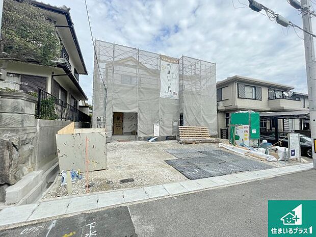 周辺は落ち着いた街並みの住宅地！子育てがしやすい住環境です！まだ未完成ですが、現地でしかわからない事もございます。是非一度ご覧ください。