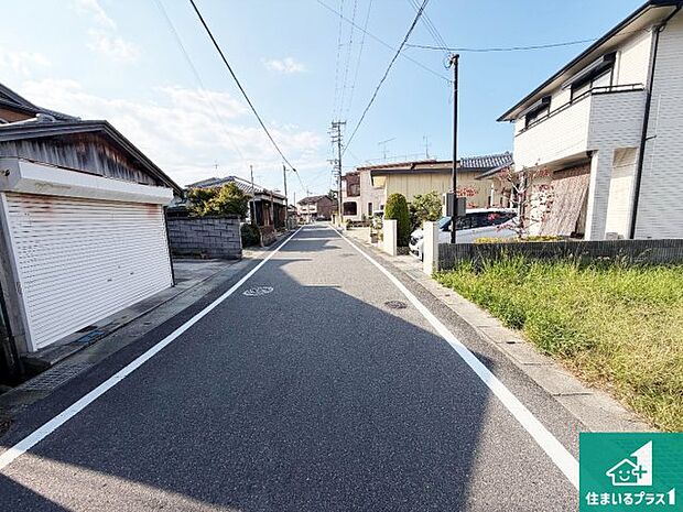 周辺は落ち着いた街並みの住宅地!子育てがしやすい住環境です!まだ未完成ですが、現地でしかわからない事もございます。是非一度ご覧ください。