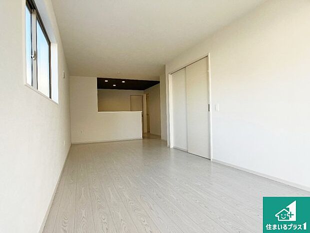 子供を見守りながらお料理が出来るため家族のコミュニケーションか増えます♪スペースが広く確保されている為お子様が大きくなったときは一緒に料理を楽しめます♪