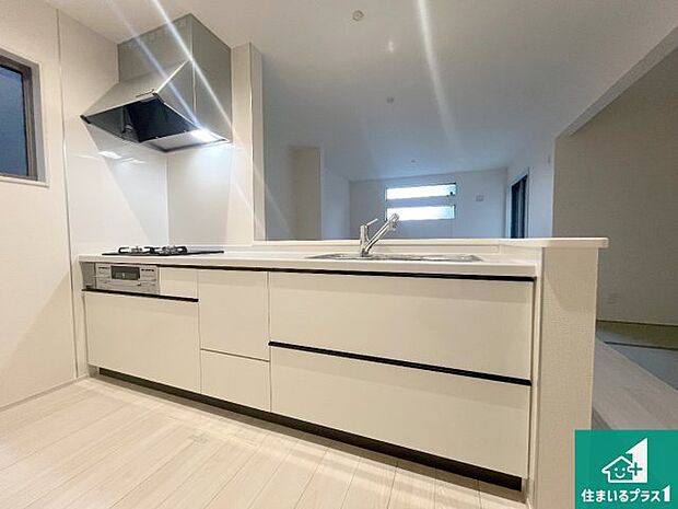 子供を見守りながらお料理が出来るため家族のコミュニケーションか増えます♪スペースが広く確保されている為お子様が大きくなったときは一緒に料理を楽しめます♪