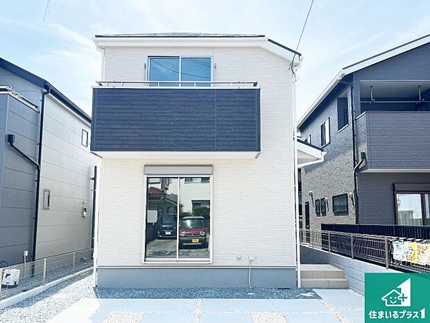 周辺は落ち着いた街並みの住宅地！子育てがしやすい住環境です！まだ未完成ですが、現地でしかわからない事もございます。是非一度ご覧ください。