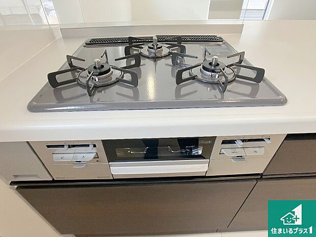 【コンロ】ダブル高火力Siセンサー付きコンロ!3口あるので、まとめて料理をする時も大活躍!