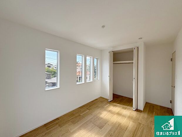 【洋室】シンプルな洋室は、自分好みのインテリアが楽しめます♪ご家族とインテリアや家具を選びに行くのは新築購入時の醍醐味の一つです。ぜひお楽しみください♪