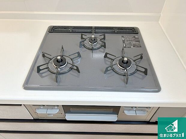 【コンロ】ダブル高火力Ｓｉセンサー付きコンロ！３口あるので、まとめて料理をする時も大活躍！