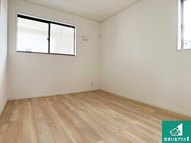 【洋室】シンプルな洋室は、自分好みのインテリアが楽しめます♪ご家族とインテリアや家具を選びに行くのは新築購入時の醍醐味の一つです。ぜひお楽しみください♪