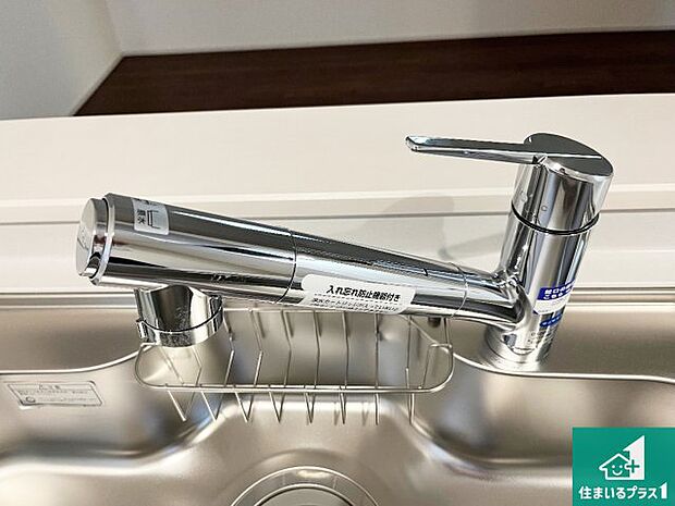 【キッチン水栓】浄水器を内蔵!炊飯時、お茶を作る時に安心してお水を使えます!お湯と冷水、浄水と原水、シャワーの切替えもワンタッチです!