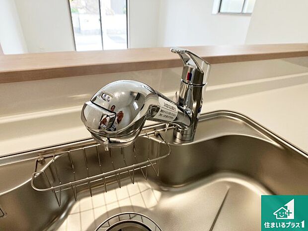 【キッチン水栓】浄水器を内蔵！炊飯時、お茶を作る時に安心してお水を使えます！お湯と冷水、浄水と原水、シャワーの切替えもワンタッチです！