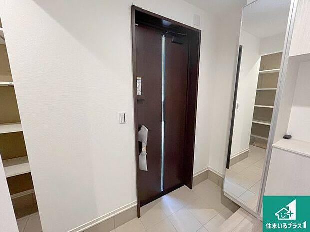 【玄関】シューズボックスにはたくさんの靴が収納できるので玄関周りはいつもスッキリ！ご家族が増えても安心！