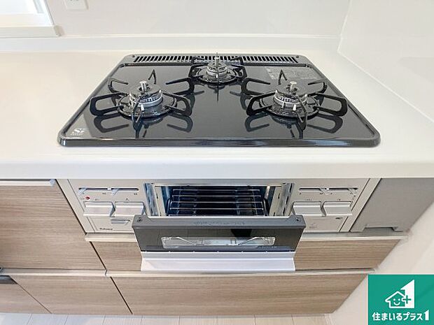 【コンロ】ダブル高火力Siセンサー付きコンロ!3口あるので、まとめて料理をする時も大活躍!