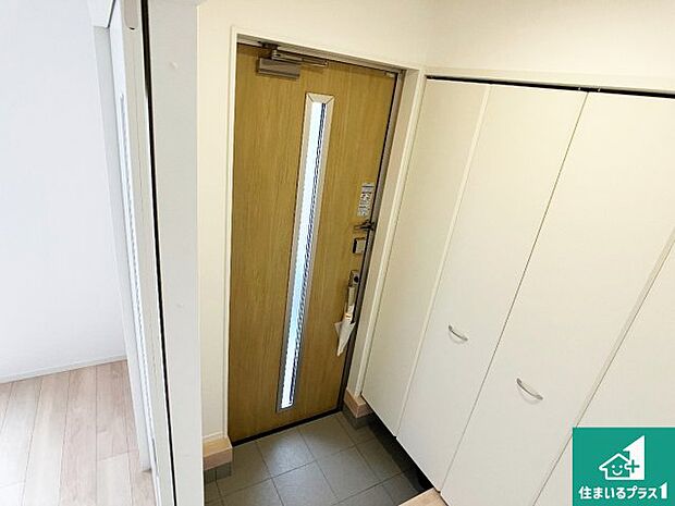 【玄関】シューズボックスにはたくさんの靴が収納できるので玄関周りはいつもスッキリ!ご家族が増えても安心!