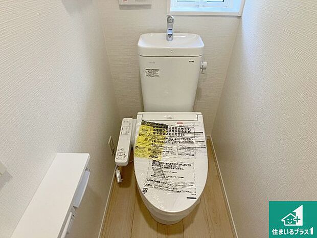 【トイレ】1・2階の2ヶ所にあるので、朝の忙しい時間の順番待ちもなく、深夜の利用にも大変便利です。