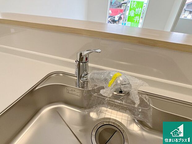 【キッチン水栓】浄水器を内蔵！炊飯時、お茶を作る時に安心してお水を使えます！お湯と冷水、浄水と原水、シャワーの切替えもワンタッチです！