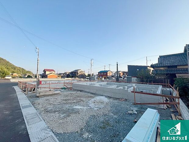 【外観】周辺は落ち着いた街並みの住宅地!子育てがしやすい住環境です!まだ未完成ですが、現地でしかわからない事もございます。是非一度ご覧ください。