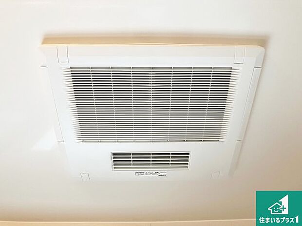 【浴室暖房乾燥機】四季を通して快適なバスライフをお手伝いする浴室暖房乾燥機!浴室の乾燥・暖房・涼風・換気はもちろん、24時間換気にも対応!