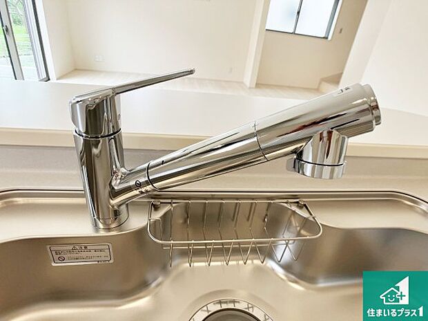 【キッチン水栓】浄水器を内蔵!炊飯時、お茶を作る時に安心してお水を使えます!お湯と冷水、浄水と原水、シャワーの切替えもワンタッチです!