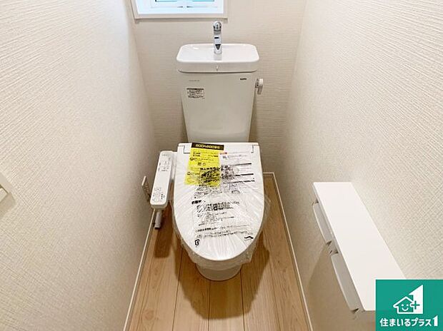 【トイレ】1・2階の2ヶ所にあるので、朝の忙しい時間の順番待ちもなく、深夜の利用にも大変便利です。