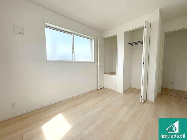 【洋室】シンプルな洋室は、自分好みのインテリアが楽しめます♪ご家族とインテリアや家具を選びに行くのは新築購入時の醍醐味の一つです。ぜひお楽しみください♪