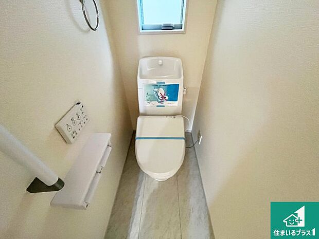 【トイレ】1・2階の2ヶ所にあるので、朝の忙しい時間の順番待ちもなく、深夜の利用にも大変便利です。