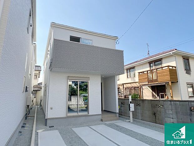 【外観】安心の10年保証!外観を美しく保ち、雨水で汚れを落とします!気になることがありましたら、お気軽にお問い合わせください!