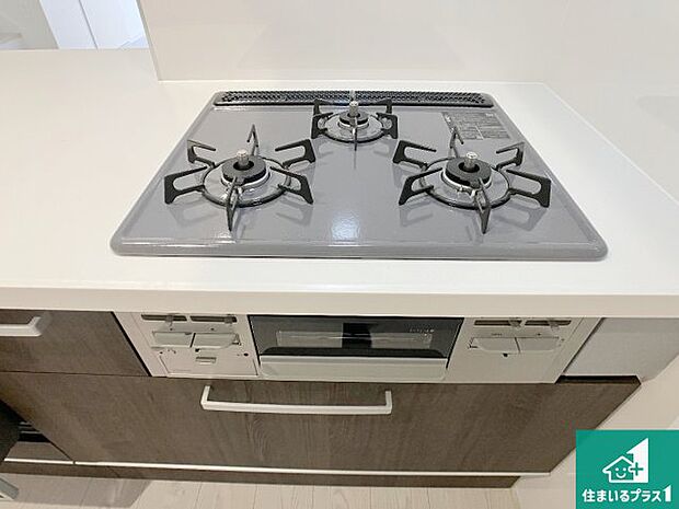 【コンロ】ダブル高火力Siセンサー付きコンロ!3口あるので、まとめて料理をする時も大活躍!