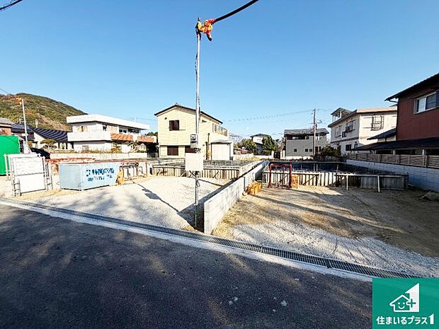 【外観】周辺は落ち着いた街並みの住宅地！子育てがしやすい住環境です！まだ未完成ですが、現地でしかわからない事もございます。是非一度ご覧ください。
