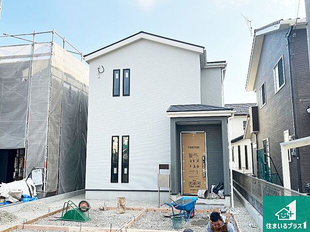 【外観】周辺は落ち着いた街並みの住宅地！子育てがしやすい住環境です！まだ未完成ですが、現地でしかわからない事もございます。是非一度ご覧ください。