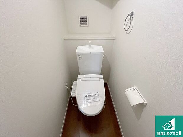 【トイレ】1・2階の2ヶ所にあるので、朝の忙しい時間の順番待ちもなく、深夜の利用にも大変便利です。