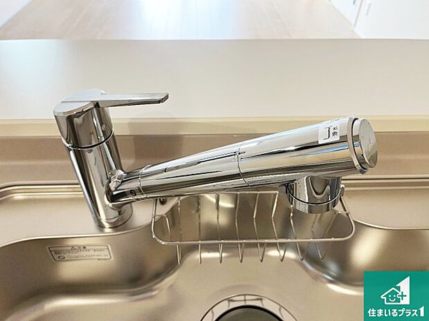 【キッチン水栓】浄水器を内蔵！炊飯時、お茶を作る時に安心してお水を使えます！お湯と冷水、浄水と原水、シャワーの切替えもワンタッチです！