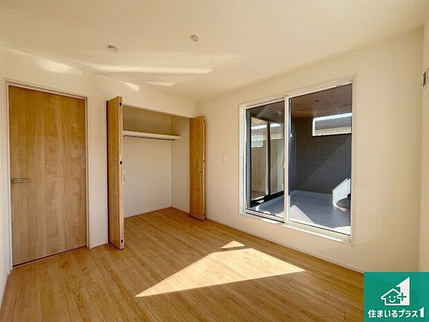 【洋室】収納スペースが充実しているので子供の成長に合わせてたくさん収納ができます!家族構成に合わせた様々な活用ができる収納!