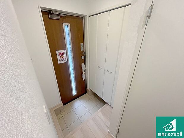 【玄関】シューズボックスにはたくさんの靴が収納できるので玄関周りはいつもスッキリ!ご家族が増えても安心!