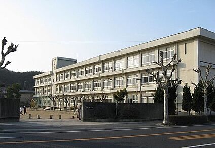 姫路市立八幡小学校 徒歩1590m