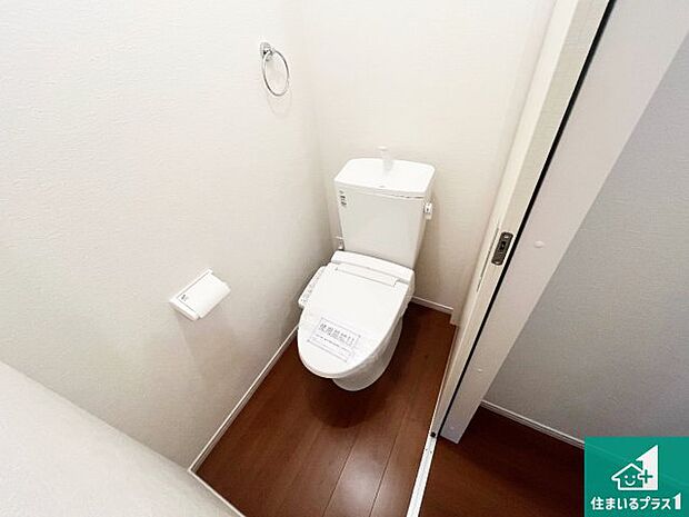 【トイレ】1・2階の2ヶ所にあるので、朝の忙しい時間の順番待ちもなく、深夜の利用にも大変便利です。