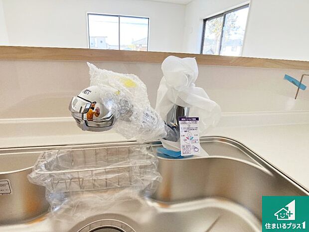【キッチン水栓】浄水器を内蔵!炊飯時、お茶を作る時に安心してお水を使えます!お湯と冷水、浄水と原水、シャワーの切替えもワンタッチです!