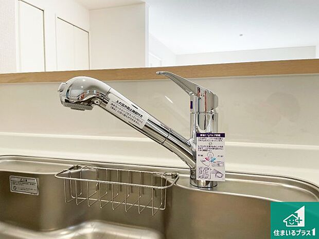 【キッチン水栓】浄水器を内蔵!炊飯時、お茶を作る時に安心してお水を使えます!お湯と冷水、浄水と原水、シャワーの切替えもワンタッチです!