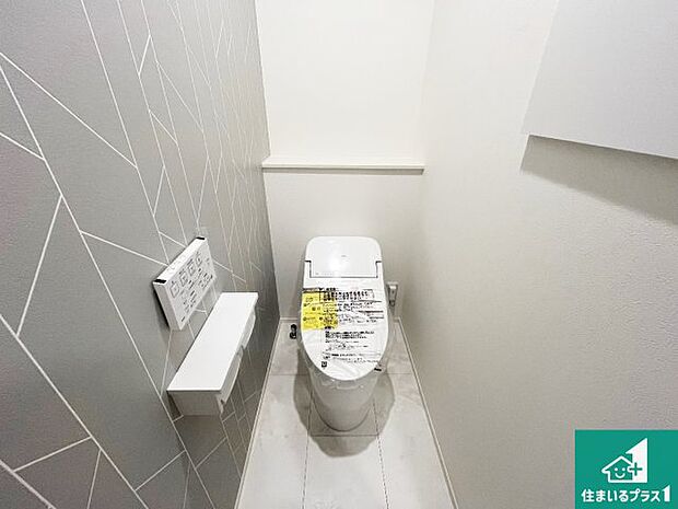 【トイレ】1・2階の2ヶ所にあるので、朝の忙しい時間の順番待ちもなく、深夜の利用にも大変便利です。