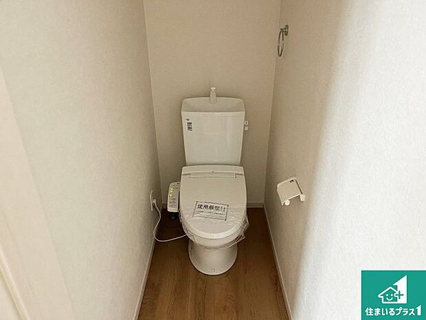 【トイレ】1・2階の2ヶ所にあるので、朝の忙しい時間の順番待ちもなく、深夜の利用にも大変便利です。