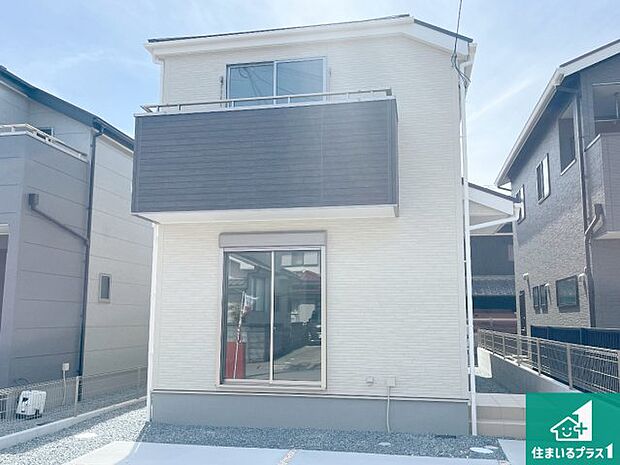 【外観】周辺は落ち着いた街並みの住宅地！子育てがしやすい住環境です！まだ未完成ですが、現地でしかわからない事もございます。是非一度ご覧ください。