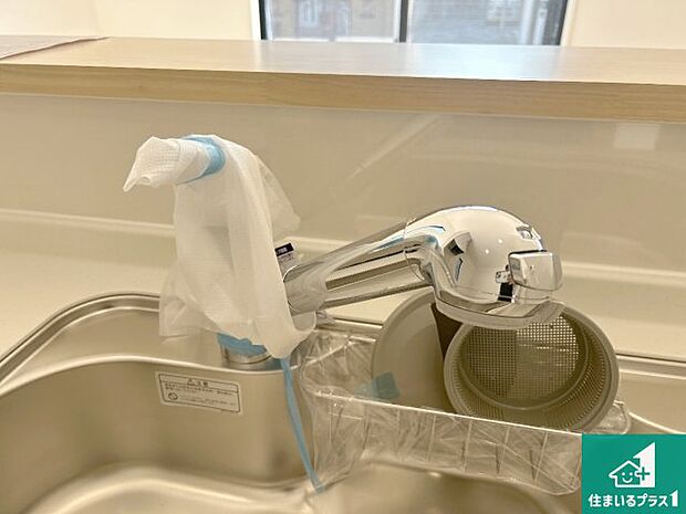 【キッチン水栓】浄水器を内蔵！炊飯時、お茶を作る時に安心してお水を使えます！お湯と冷水、浄水と原水、シャワーの切替えもワンタッチです！
