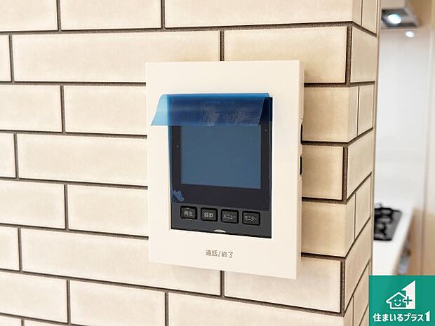 【カラーモニターインターホン】声だけでなく来訪者の姿や顔がモニターで確認できるので、小さなお子様がいらっしゃるご家庭でも安心できます！