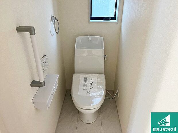 【トイレ】1・2階の2ヶ所にあるので、朝の忙しい時間の順番待ちもなく、深夜の利用にも大変便利です。