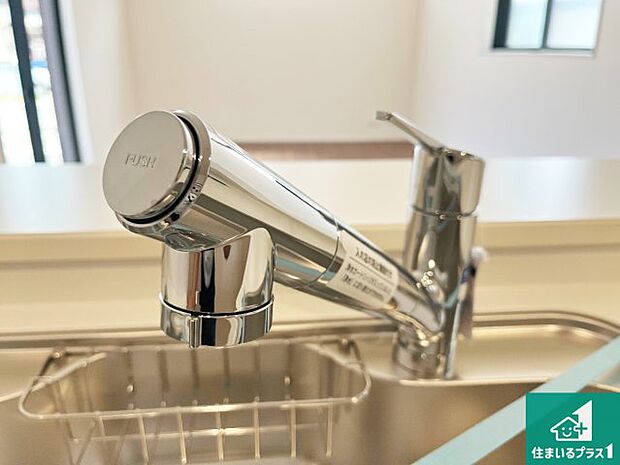 【キッチン水栓】浄水器を内蔵!炊飯時、お茶を作る時に安心してお水を使えます!お湯と冷水、浄水と原水、シャワーの切替えもワンタッチです!