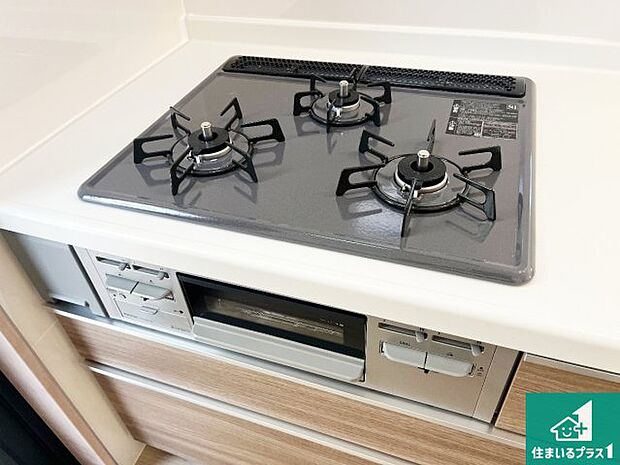 【コンロ】ダブル高火力Siセンサー付きコンロ!3口あるので、まとめて料理をする時も大活躍!