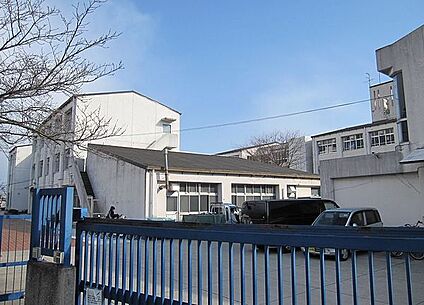 神戸市立出合小学校 徒歩300m