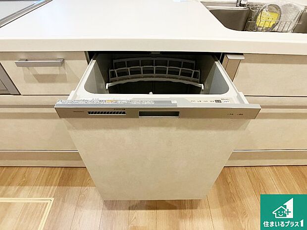 【食器洗浄乾燥機】食事後の一仕事、食器洗いをボタン一つでお任せできちゃいます!場所を取らないビルトイン式なので、お料理スペースもしっかり確保!