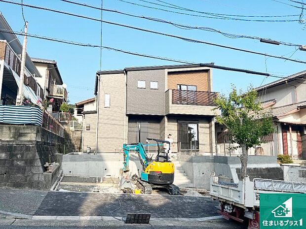 【外観】周辺は落ち着いた街並みの住宅地！子育てがしやすい住環境です！まだ未完成ですが、現地でしかわからない事もございます。是非一度ご覧ください。