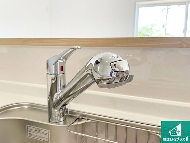 【キッチン水栓】浄水器を内蔵！炊飯時、お茶を作る時に安心してお水を使えます！お湯と冷水、浄水と原水、シャワーの切替えもワンタッチです！