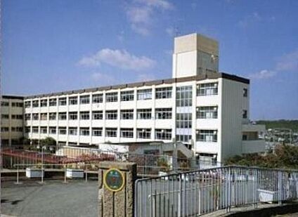 神戸市立桃山台中学校 徒歩750m