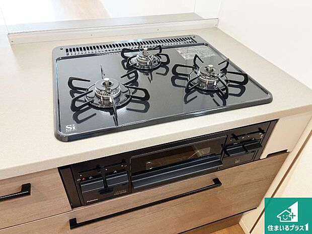【コンロ】ダブル高火力Siセンサー付きコンロ!3口あるので、まとめて料理をする時も大活躍!